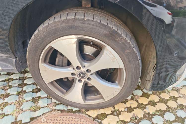 Used Mercedes-Benz GLE 2017 GLE 320 4MATIC Luxury Model Right Front Wheel Hub
