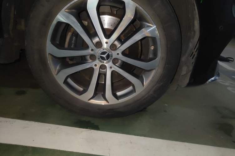 Used Mercedes-Benz GLE 2017 GLE 320 4MATIC Dynamic Model Right Front Wheel Hub