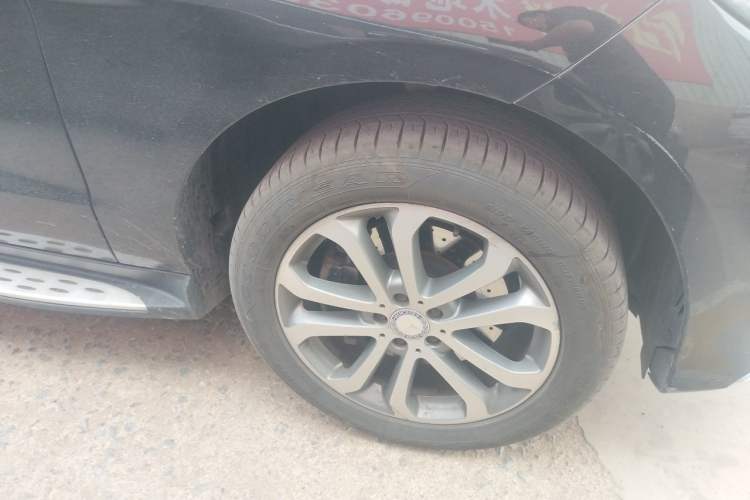 Used Mercedes-Benz GLE 2017 GLE 320 4MATIC Luxury Model Right Front Wheel Hub