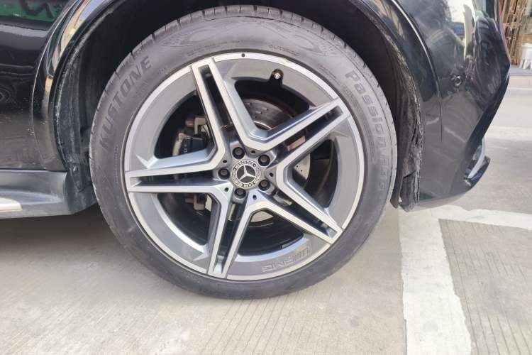 Used Mercedes-Benz GLE 2017 GLE 320 4MATIC Dynamic Model Right Front Wheel Hub