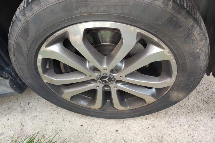 Used Mercedes-Benz GLE 2017 GLE 320 4MATIC Dynamic Model Right Front Wheel Hub