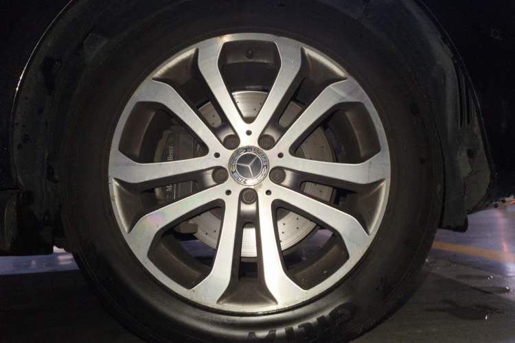 Used Mercedes-Benz GLE 2017 GLE 320 4MATIC Dynamic Model Right Front Wheel Hub