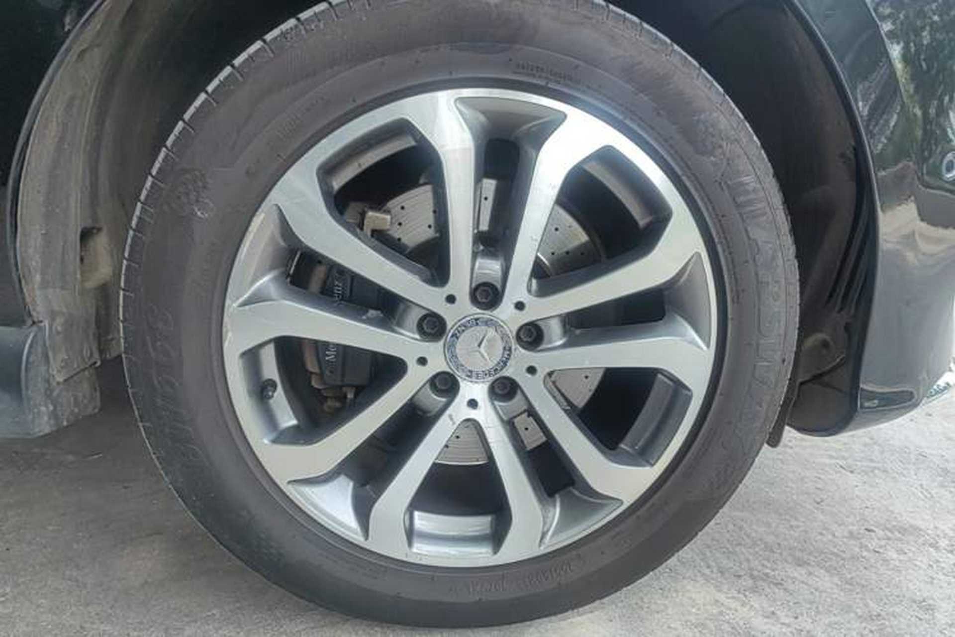 Used Mercedes-Benz GLE 2017 GLE 320 4MATIC Dynamic Model Right Front Wheel Hub