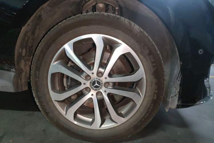 Used Mercedes-Benz GLE 2017 GLE 320 4MATIC Dynamic Model Right Front Wheel Hub