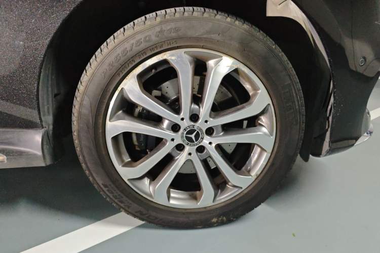 Used Mercedes-Benz GLE 2017 GLE 320 4MATIC Dynamic Model Right Front Wheel Hub