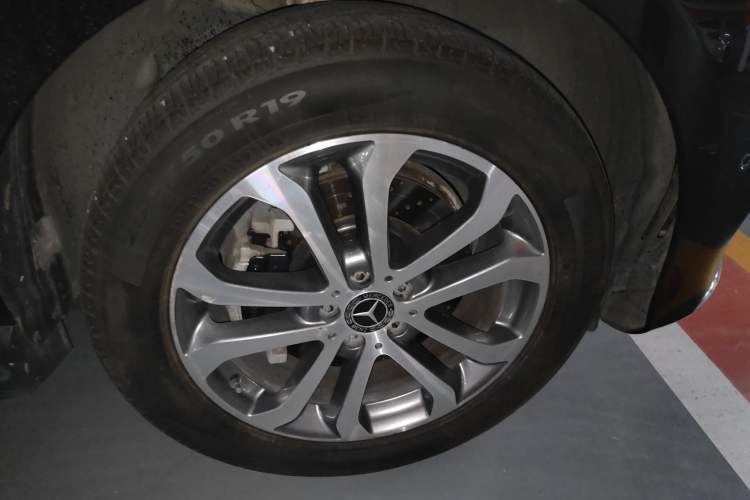 Used Mercedes-Benz GLE 2017 GLE 320 4MATIC Dynamic Model Right Front Wheel Hub