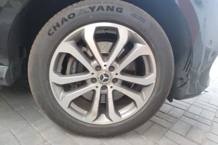 Used Mercedes-Benz GLE 2017 GLE 320 4MATIC Dynamic Model Right Front Wheel Hub