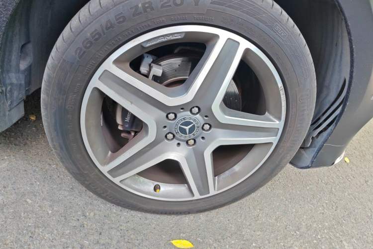 Used Mercedes-Benz GLE 2017 GLE 400 4MATIC Right Front Wheel Hub