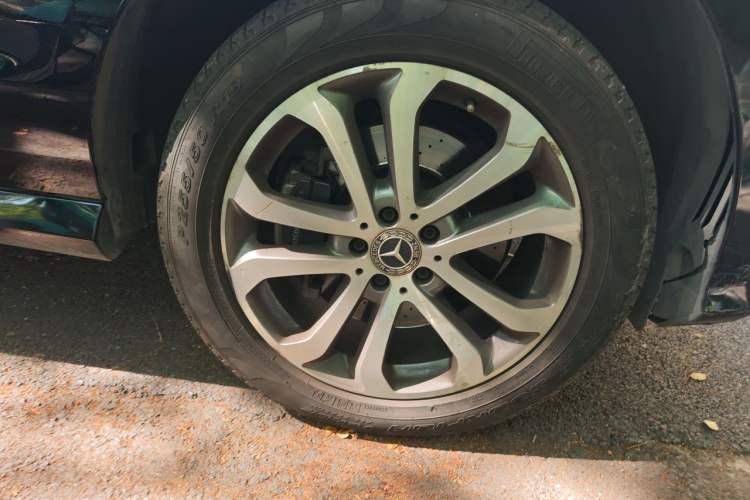 Used Mercedes-Benz GLE 2017 GLE 320 4MATIC Dynamic Model Right Front Wheel Hub