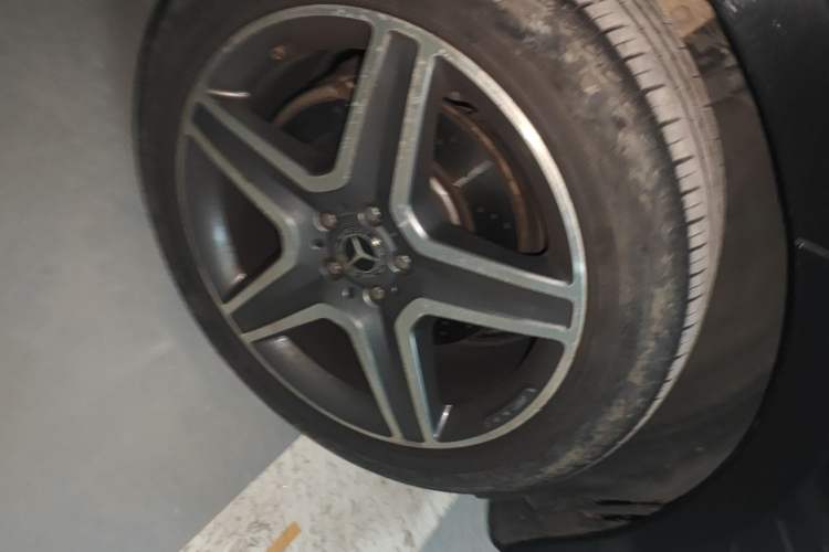 Used Mercedes-Benz GLE 2017 GLE 400 4MATIC Right Front Wheel Hub