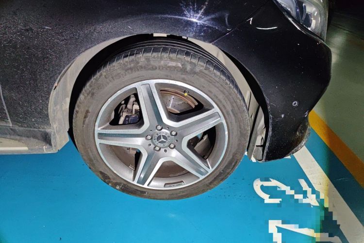 Used Mercedes-Benz GLE 2017 GLE 400 4MATIC Right Front Wheel Hub