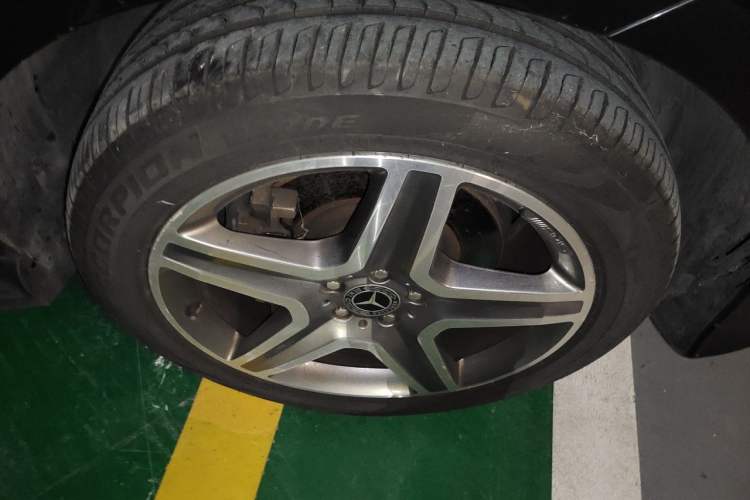 Used Mercedes-Benz GLE 2017 GLE 400 4MATIC Right Front Wheel Hub
