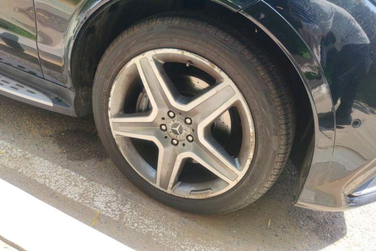 Used Mercedes-Benz GLE 2017 GLE 400 4MATIC Right Front Wheel Hub