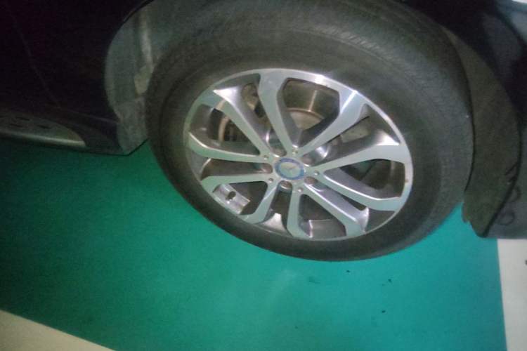 Used Mercedes-Benz GLE 2017 GLE 320 4MATIC Luxury Model Right Front Wheel Hub