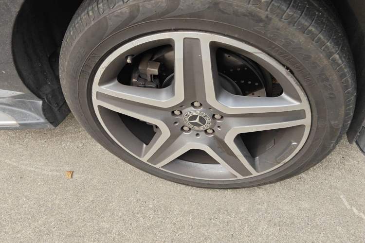 Used Mercedes-Benz GLE 2017 GLE 400 4MATIC Right Front Wheel Hub