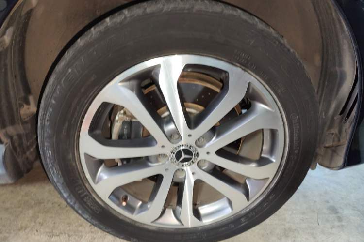 Used Mercedes-Benz GLE 2017 GLE 320 4MATIC Dynamic Model Right Front Wheel Hub