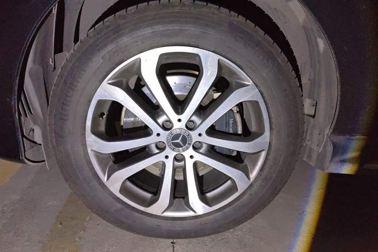 Used Mercedes-Benz GLE 2017 GLE 320 4MATIC Luxury Model Right Front Wheel Hub