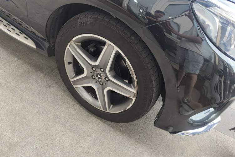Used Mercedes-Benz GLE 2017 GLE 400 4MATIC Right Front Wheel Hub