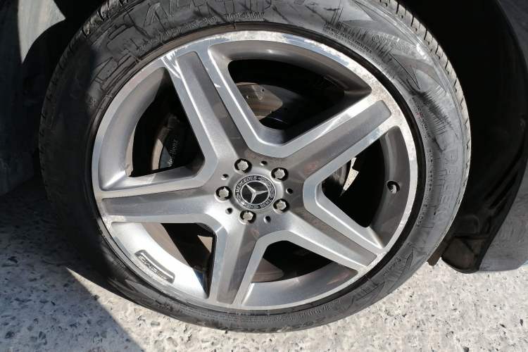 Used Mercedes-Benz GLE 2017 GLE 400 4MATIC Right Front Wheel Hub