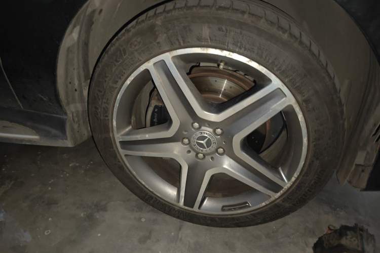 Used Mercedes-Benz GLE 2017 GLE 400 4MATIC Right Front Wheel Hub