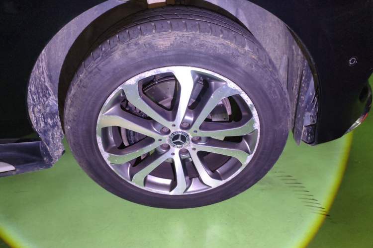 Used Mercedes-Benz GLE 2017 GLE 320 4MATIC Dynamic Model Right Front Wheel Hub