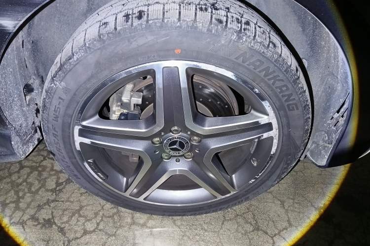 Used Mercedes-Benz GLE 2017 GLE 400 4MATIC Right Front Wheel Hub