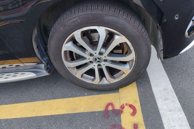 Used Mercedes-Benz GLE 2017 GLE 320 4MATIC Dynamic Model Right Front Wheel Hub