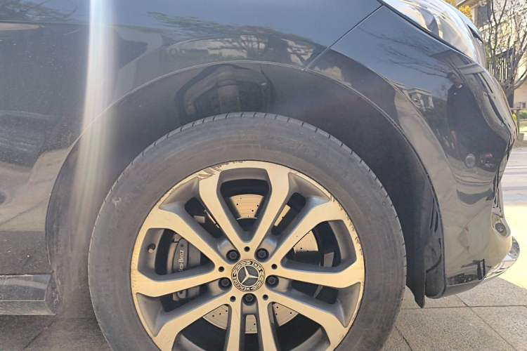 Used Mercedes-Benz GLE 2017 GLE 320 4MATIC Dynamic Model Right Front Wheel Hub