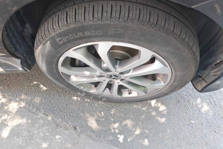 Used Mercedes-Benz GLE 2017 GLE 320 4MATIC Dynamic Model Right Front Wheel Hub
