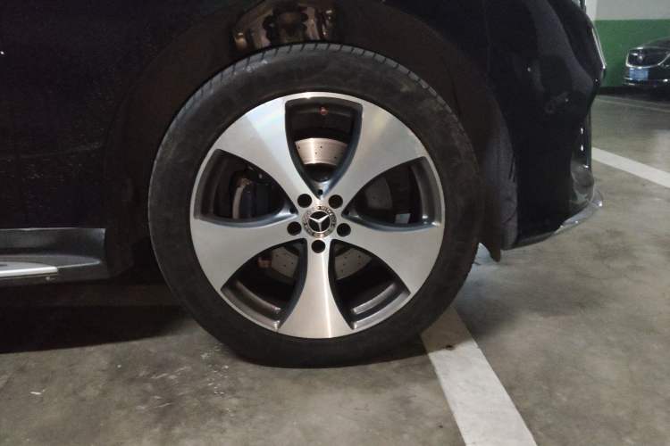 Used Mercedes-Benz GLE  Right Front Wheel Hub