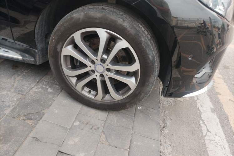 Used Mercedes-Benz GLE 2017 GLE 320 4MATIC Luxury Model Right Front Wheel Hub