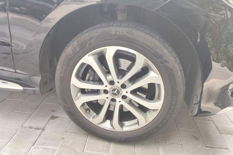 Used Mercedes-Benz GLE 2017 GLE 320 4MATIC Dynamic Model Right Front Wheel Hub