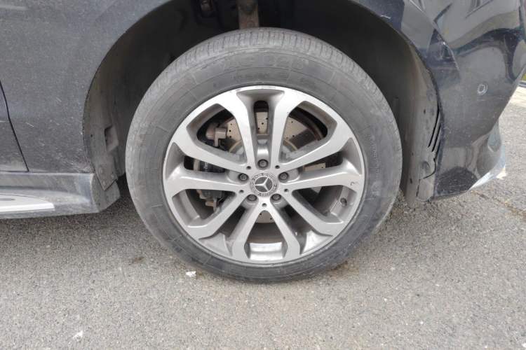 Used Mercedes-Benz GLE 2017 GLE 320 4MATIC Dynamic Model Right Front Wheel Hub