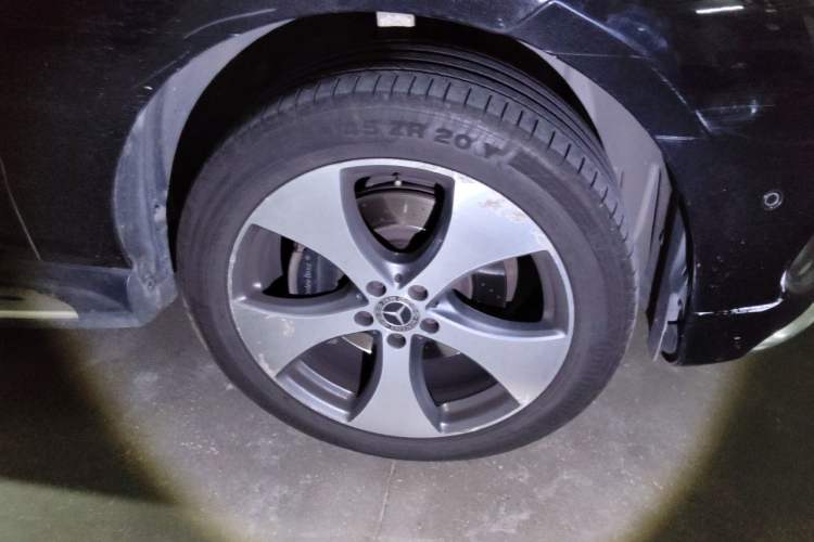 Used Mercedes-Benz GLE 2017 GLE 320 4MATIC Luxury Model Right Front Wheel Hub