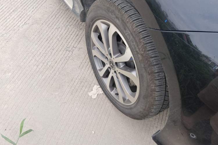 Used Mercedes-Benz GLE 2017 GLE 320 4MATIC Dynamic Model Right Front Wheel Hub