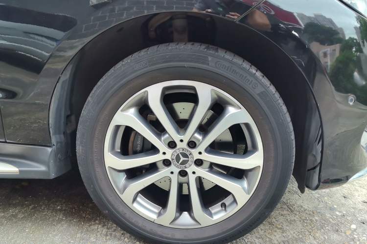 Used Mercedes-Benz GLE 2017 GLE 320 4MATIC Dynamic Model Right Front Wheel Hub