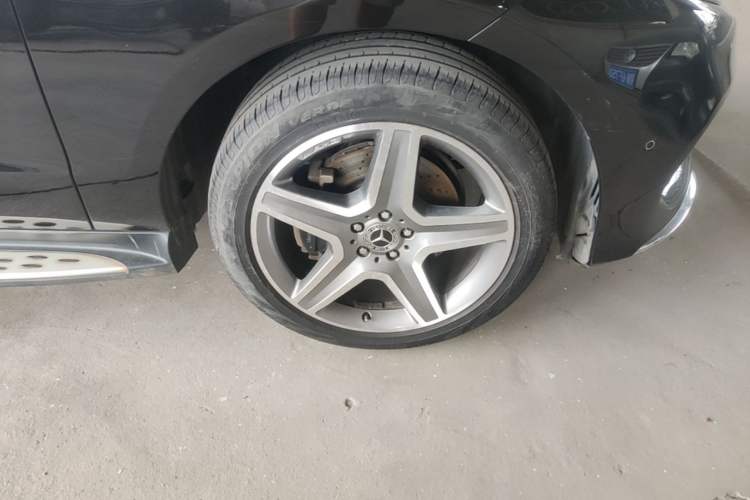 Used Mercedes-Benz GLE 2017 GLE 400 4MATIC Right Front Wheel Hub