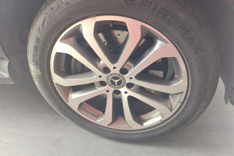 Used Mercedes-Benz GLE 2017 GLE 320 4MATIC Dynamic Model Right Front Wheel Hub