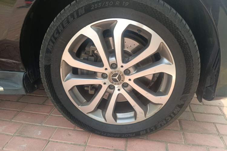Used Mercedes-Benz GLE 2017 GLE 320 4MATIC Dynamic Model Right Front Wheel Hub