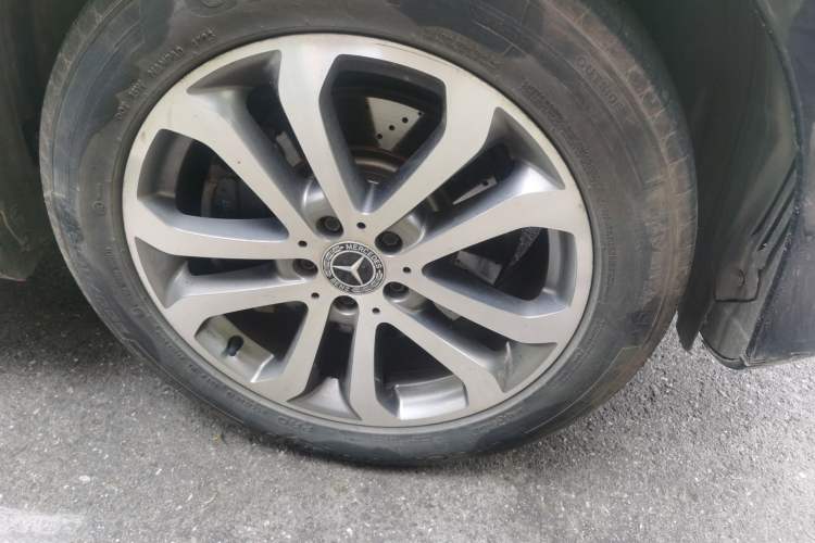 Used Mercedes-Benz GLE 2017 GLE 320 4MATIC Dynamic Model Right Front Wheel Hub