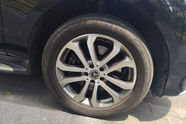 Used Mercedes-Benz GLE 2017 GLE 320 4MATIC Dynamic Model Right Front Wheel Hub