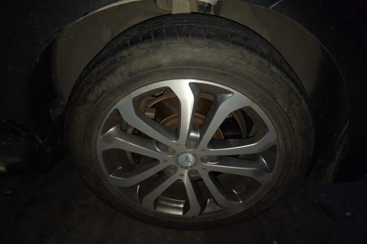 Used Mercedes-Benz GLE 2017 GLE 320 4MATIC Dynamic Model Right Front Wheel Hub