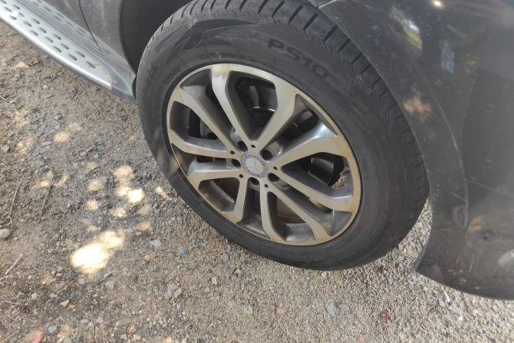 Used Mercedes-Benz GLE  Right Front Wheel Hub