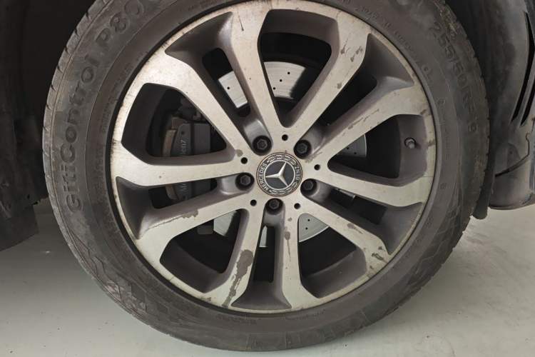 Used Mercedes-Benz GLE 2017 GLE 320 4MATIC Dynamic Model Right Front Wheel Hub