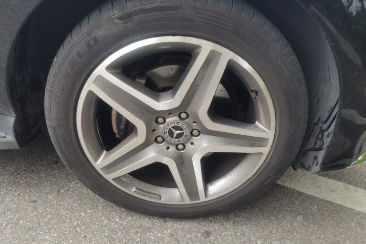 Used Mercedes-Benz GLE 2017 GLE 400 4MATIC Right Front Wheel Hub