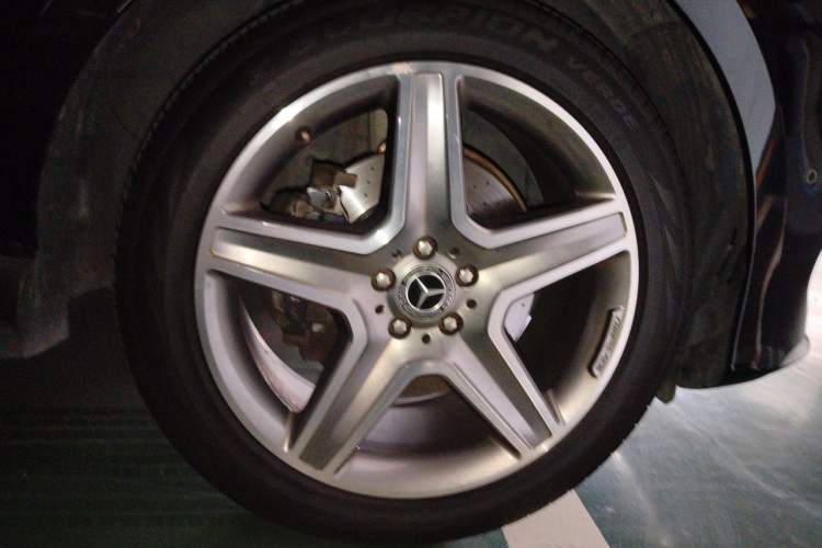 Used Mercedes-Benz GLE 2017 GLE 400 4MATIC Right Front Wheel Hub