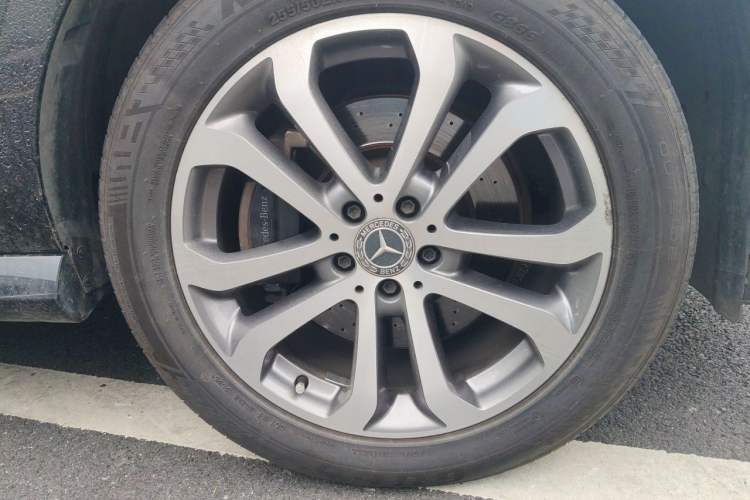 Used Mercedes-Benz GLE 2017 GLE 320 4MATIC Dynamic Model Right Front Wheel Hub