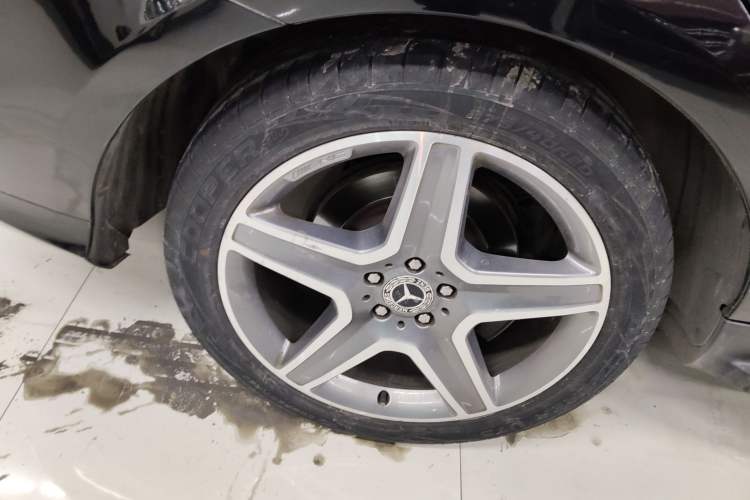 Used Mercedes-Benz GLE 2017 GLE 400 4MATIC Right Rear Wheel Hub
