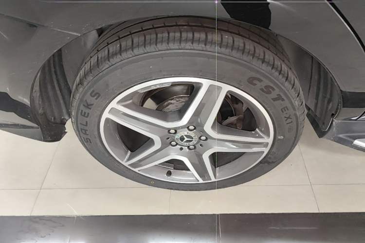 Used Mercedes-Benz GLE 2017 GLE 400 4MATIC Right Rear Wheel Hub