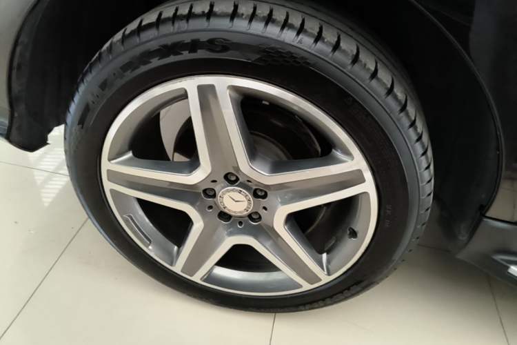 Used Mercedes-Benz GLE 2017 GLE 320 4MATIC Dynamic Model Right Rear Wheel Hub